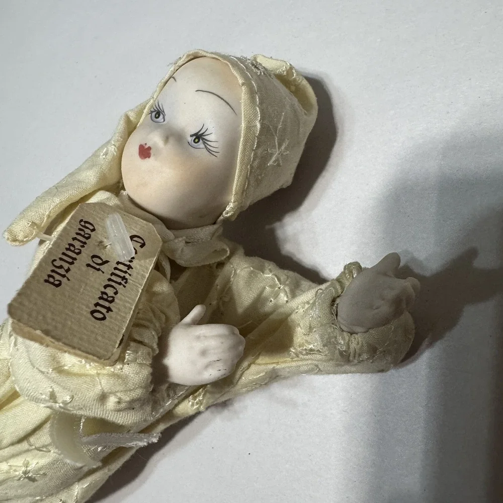 Vintage Capodimonte Porcelain Crawling Baby Doll Italian Eyelet Lace Cream 7.5